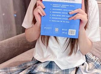 AT鲨的礼服：分享原图，穿上去的感觉居然让我产生了置身画中的错觉。