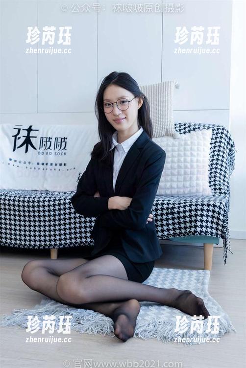 BoBoSocks袜啵啵 - 糯米分享的原图，肉丝和她令人意想不到的脚尖微加固！