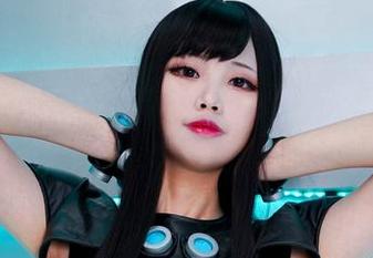 在办公室的KaYa萱，最新套图发布，打工也能如此“惬意”！