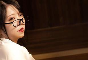 高清水手服套图：Leah梓未，你这是在撩还是在卖萌？快来给我个解释！
