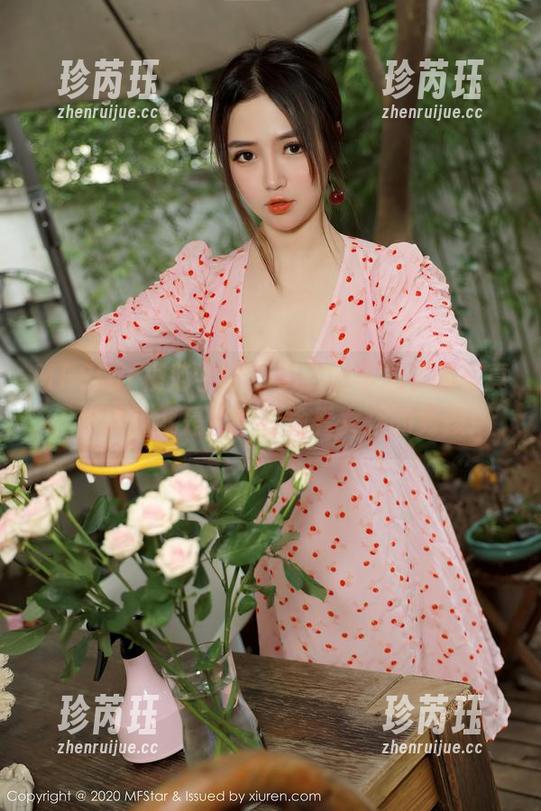 MFStar模范学院 - SiByl李思宁的写真，感觉我就是那个在偷看女孩的男孩！