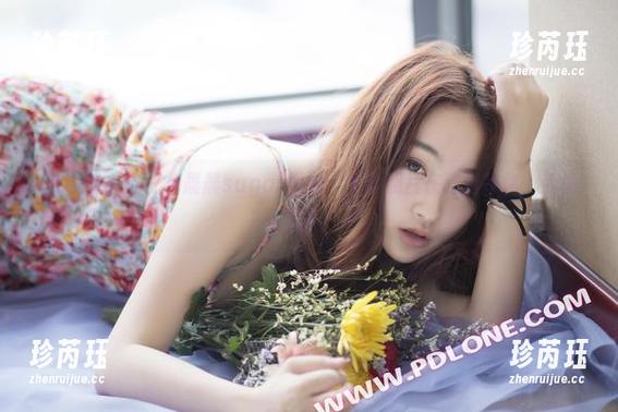 PDL潘多拉 - 杨晨晨sugar姐姐：全套照片在这里等你，别错过了！