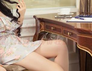 TouTiao头条女神 - 在张梓柔的红裙图集里，找到了那份轻盈的渴望