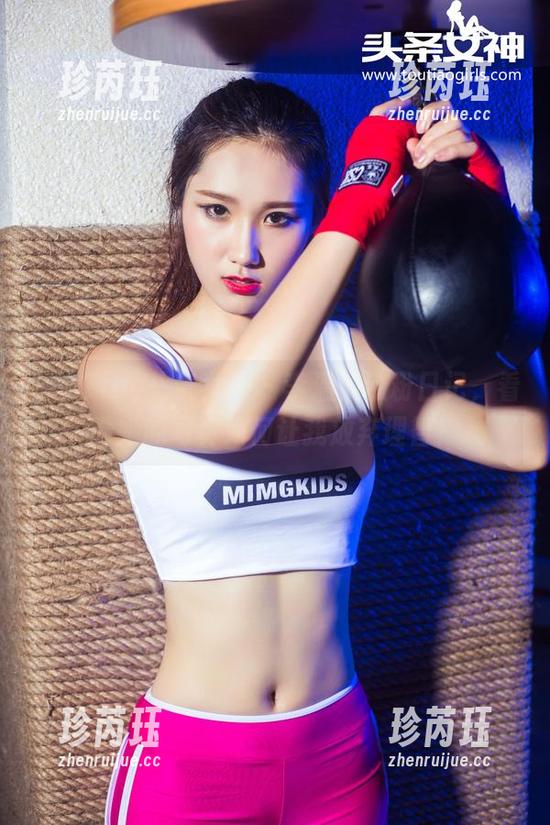 TouTiao头条女神 - 李温柔涨粉日记，看看她的写真如何让我放弃理智！