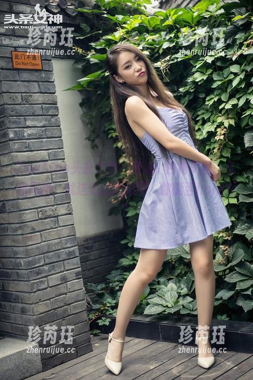 TouTiao头条女神 - 梦心玥白裙美图，私房风格：就这宽松的裙摆，你能否hold住？