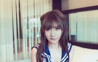 UGirls尤果网 - 修女与倪叶腾精选套图：一场对禁忌的大胆挑战