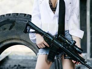 UGirls尤果网 - 尤娜娜的教室：拍摄的混乱与美，作品让人耳目一新！