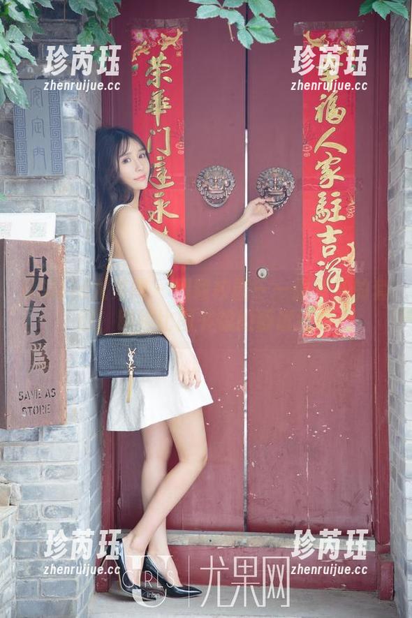 UGirls尤果网 - 别致校园——张多多的套图，眼神比图书馆的静谧还撩