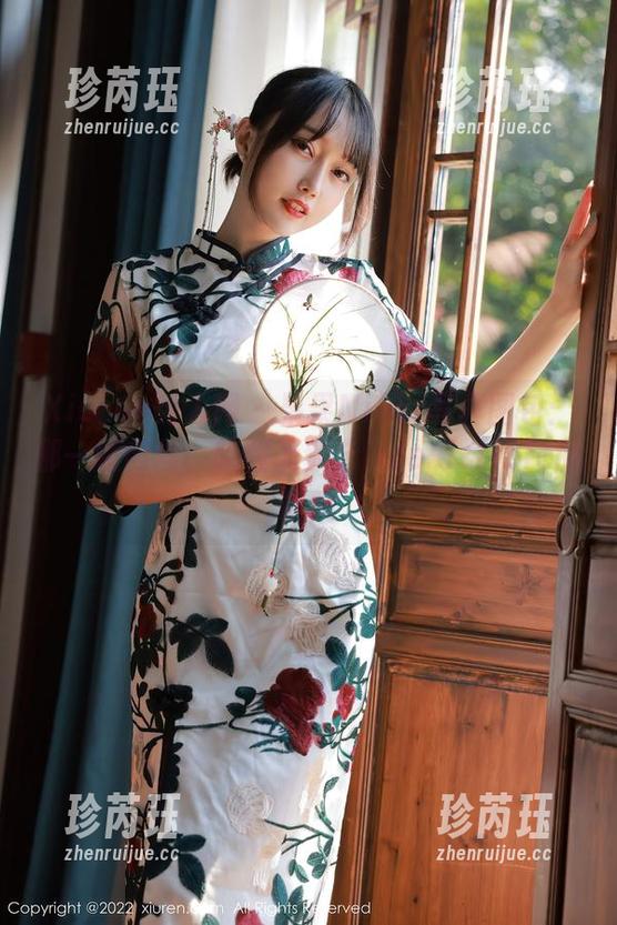Xiuren秀人网 - 果果Nikki写真图包：那一缕肉丝，唤醒无数个irresistible的瞬间