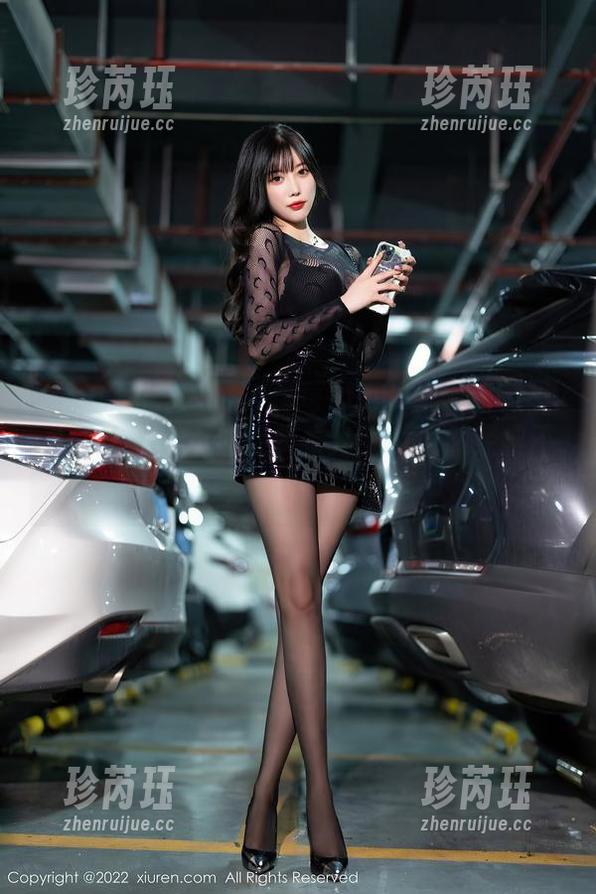 Xiuren秀人网 - 草莓mm的旗袍定制写真，让人忍不住想多看几眼，果然经典不败