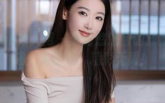 Xiuren秀人网 - 萝莉悠悠酱的旗袍大作战：无圣光，精彩无限！