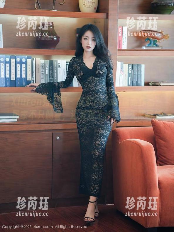 Xiuren秀人网 - 软软roro的最新作品：居家不只躺着，还发现了沙发上无限可能！