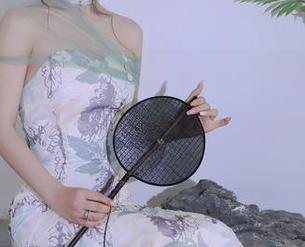 Xiuren秀人网 - 顾乔楠Cora的少女图集：说好的清纯可人，怎么也藏着一丝调皮呢？
