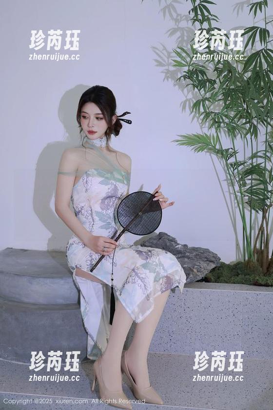 Xiuren秀人网 - 顾乔楠Cora的少女图集：说好的清纯可人，怎么也藏着一丝调皮呢？