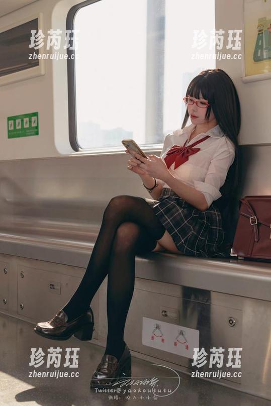 看Yiko湿润兔穿体操服的美图，真是让人忍不住想多看几眼！