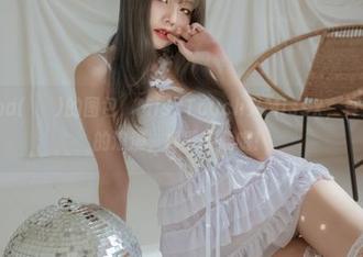 看看Yuna(윤아)的图包，MissTouch又Missx，真是个意外的浪漫，抓紧下载哦！