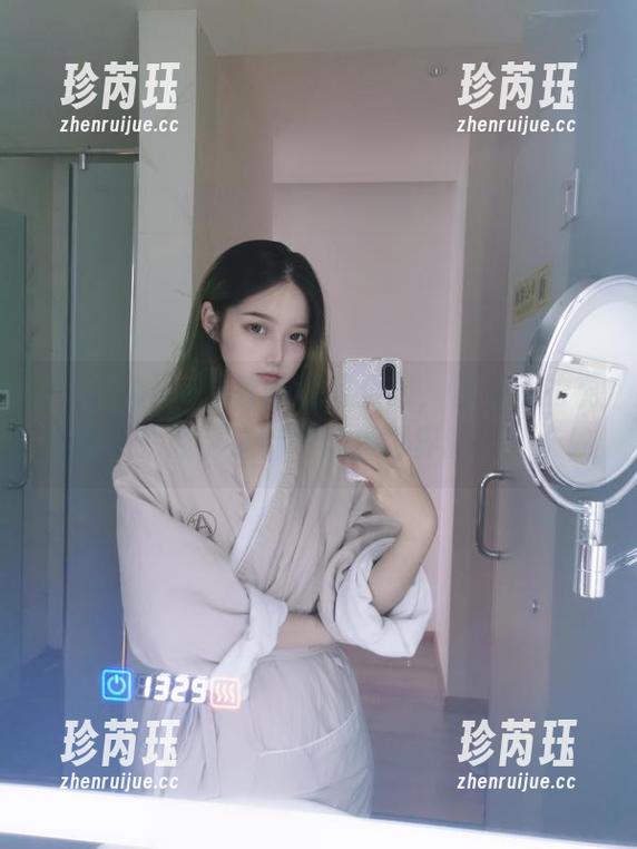 没有eloise软软的美足合集，真是我的视觉损失！哇，这都可以是脚界的奥斯卡！