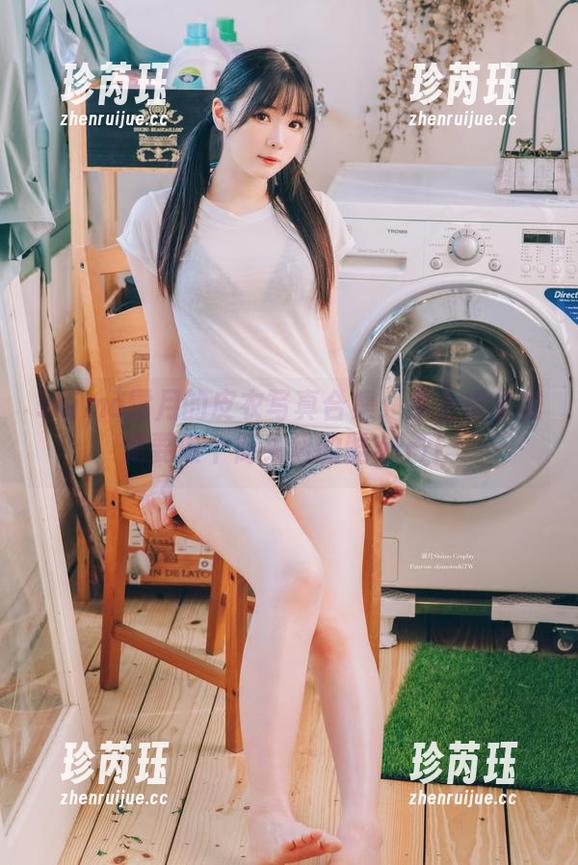 shimo霜月的皮衣写真合集：穿上皮衣就是要做个街头风的酷girl！