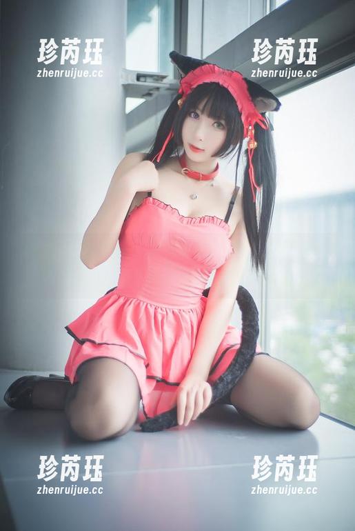 w黑米粥w的万圣节写真：她的表情和那些吓人的装扮简直形成了绝妙反差！