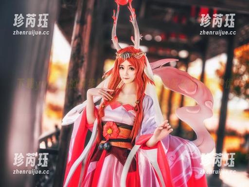 下载yui金鱼的蝶步韶华图包，看看她怎么在镜头前优雅翻滚！