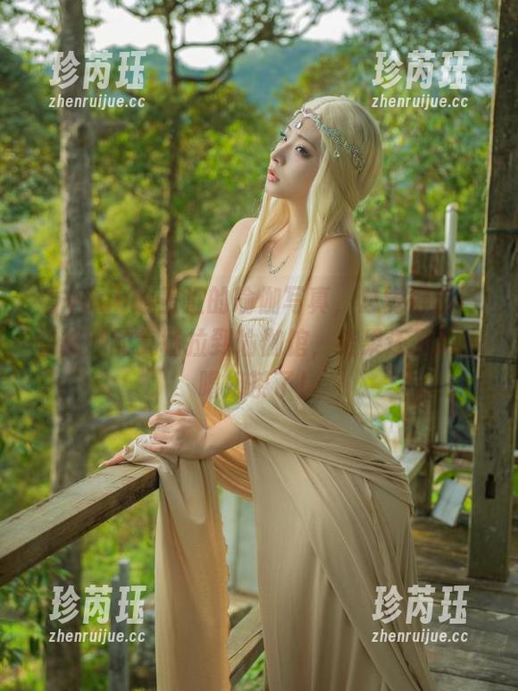 看yuuhui玉汇的瑜伽写真，总觉得自己快被她的气场拉到瑜伽馆，结果还是跑去喝奶茶了！