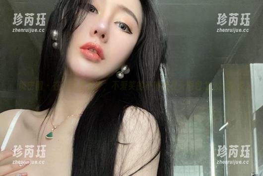 微密圈 - 在花海里漫步，不爱笑的赛琳的夏天图包怎么能错过