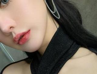 微密圈 - 看不爱笑的赛琳：高清照片里的剧情，给我的心情带来一阵微妙的波动。