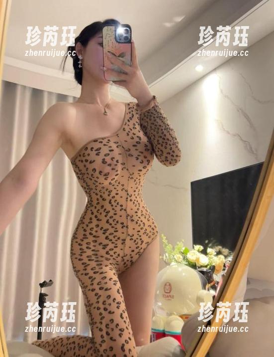 微密圈 - 当透明成为一种生活态度，不爱笑的赛琳的免费照片令人想要沉醉