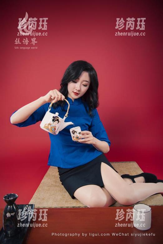 丽柜 - 凉儿又给我们带来了什么福利？御姐换丝就是不一样！
