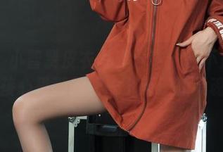 丽柜 - 小智贤皮衣写真分享：是不是每个女孩心里都藏着一个叛逆的灵魂？