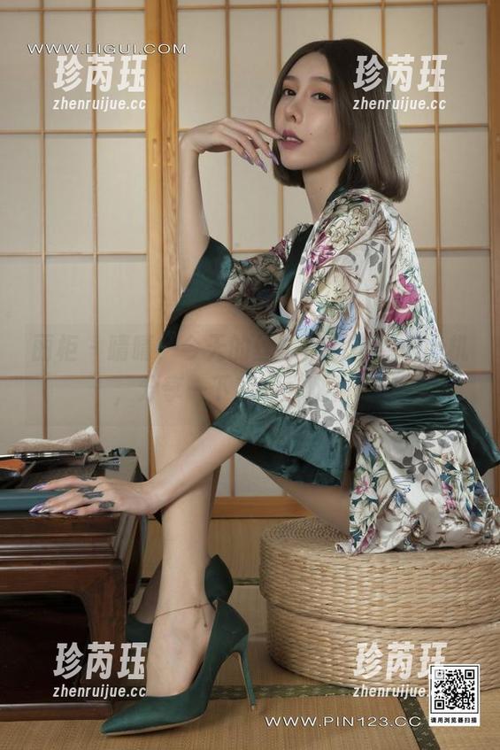 丽柜 - 晴晴，今天的丝袜作品有点小心机，分享一下我的‘腿情’!