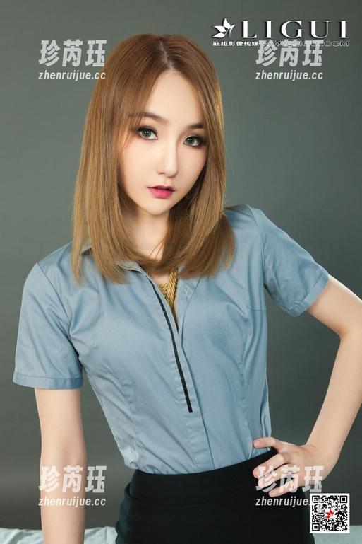 丽柜 - 甜甜的白色轻语：私拍作品中的轻盈瞬间