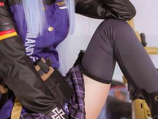 亚缇arty温柔写真精选：你绝对想不到，她身后其实藏着一只正在打哈欠的猫！