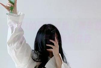 微密圈 - 俏妞t的写真更新：飙车选手的另一面，帅气与妩媚并存