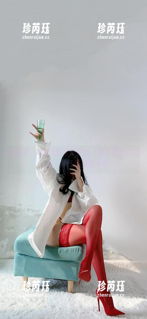 微密圈 - 俏妞t的写真更新：飙车选手的另一面，帅气与妩媚并存