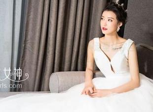 克拉女神 - 僮僮校服高清图集：经典造型让你回味无穷，但别说我没警告你