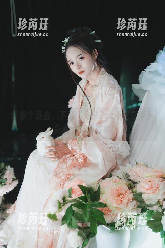 给你个理由，下载“兔子Zzz不吃胡萝卜”的九尾狐写真