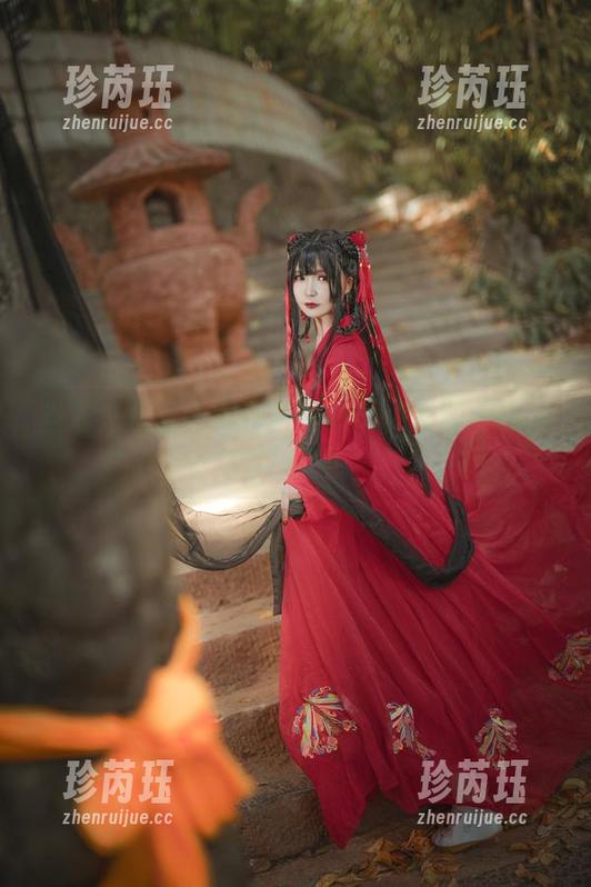 当北之北穿上女仆装：原图和套图里的不经意美