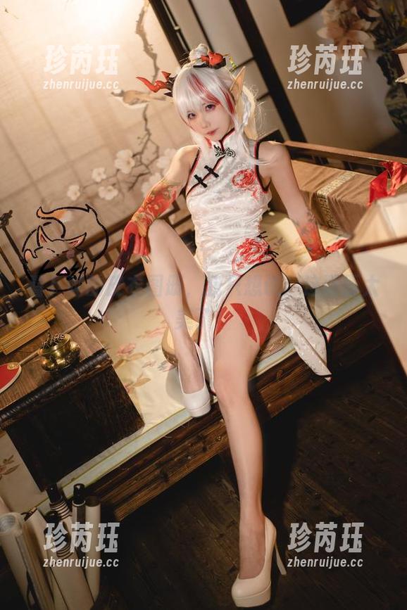 看卜呦的皮衣图册，我只想说：这画面太美了！