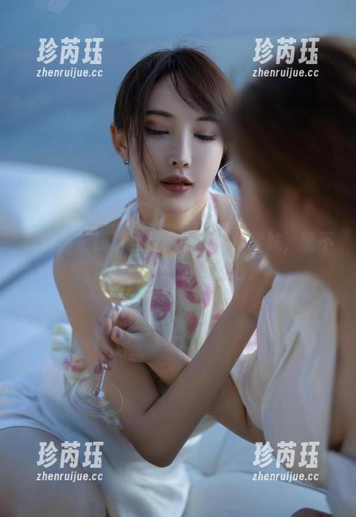 微密圈 - 图片里跃动的周妍希学妹，毫不费力就抓住了我的心。