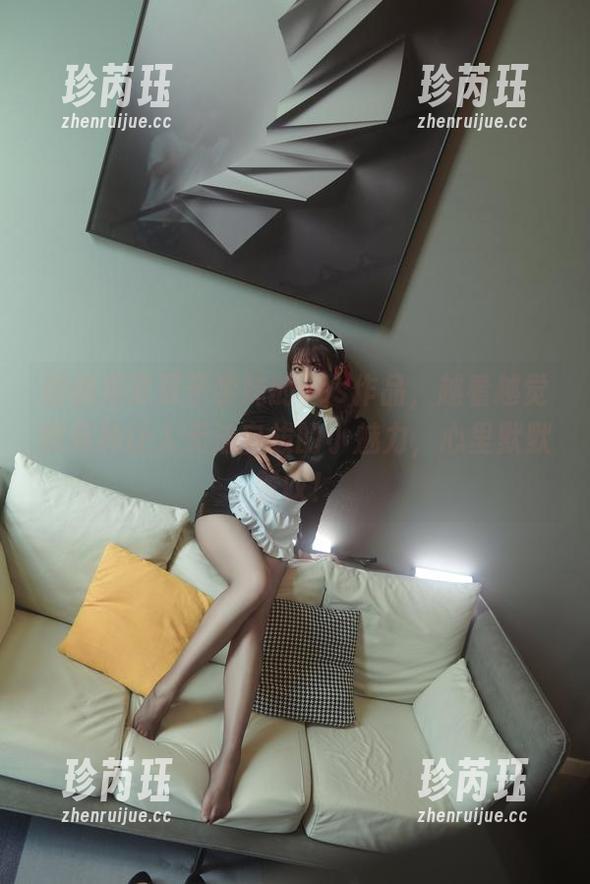偏偏是夏夏子学妹的cos作品，越看越觉得有种让人无法自拔的小魅力，心里默默赞叹！