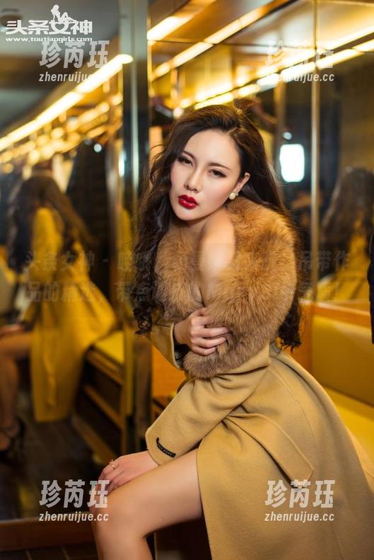 头条女神 - 哇哦，杨曼妮又来啦！吊带作品的精选，带点调皮的MarySue气质！
