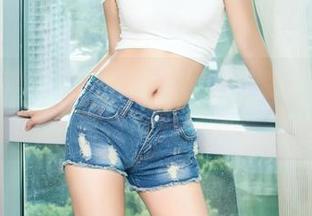 头条女神 - 原图vs.作品：让我们看看王一涵如何把校园变得如此生动。