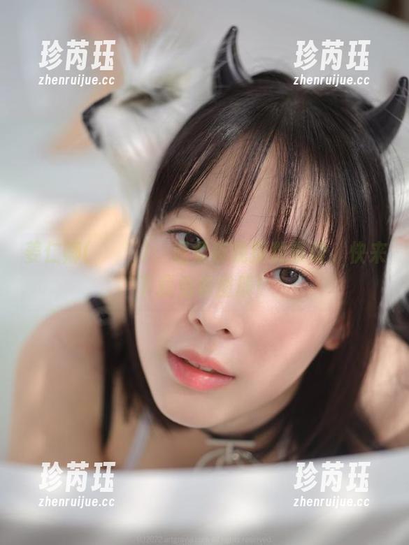 姜仁卿(강인경)：温柔夜晚指数暴增，快来下载免费图册！