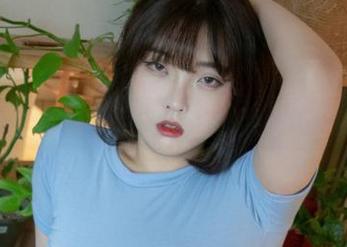 不愧是宋哈娜(송하나)，旗袍图包免费领取，看得人心痒痒的