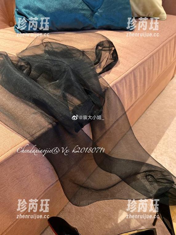 微密圈 - 宸大小姐的眼镜，咱们可以直接聊聊这沉默的魅力吗？原图随意看