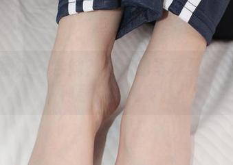 小众视觉 - 学妹？洁洁的写真里倒像是那种意外的纯真。