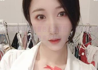 微密圈 - 小玉吃果冻的紫色上衣美图：谁说紫色只适合女王？快来下载看看！