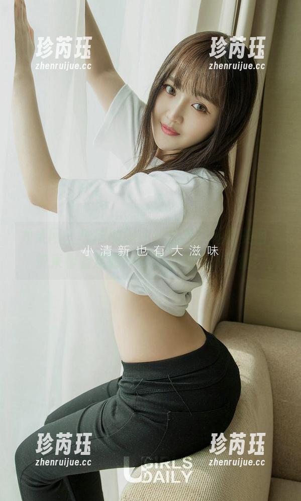 尤果网 - 球球的职业装探险：私房美图，快来看看这时尚与职场的微妙平衡！