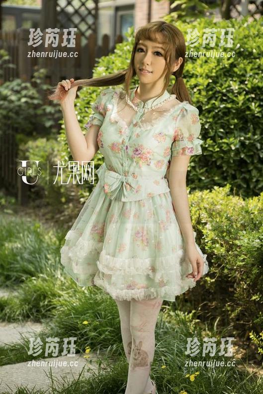尤果网 - 飞Angelababy的美脚作品，免费发布，快来围观这双‘会说话’的美腿！